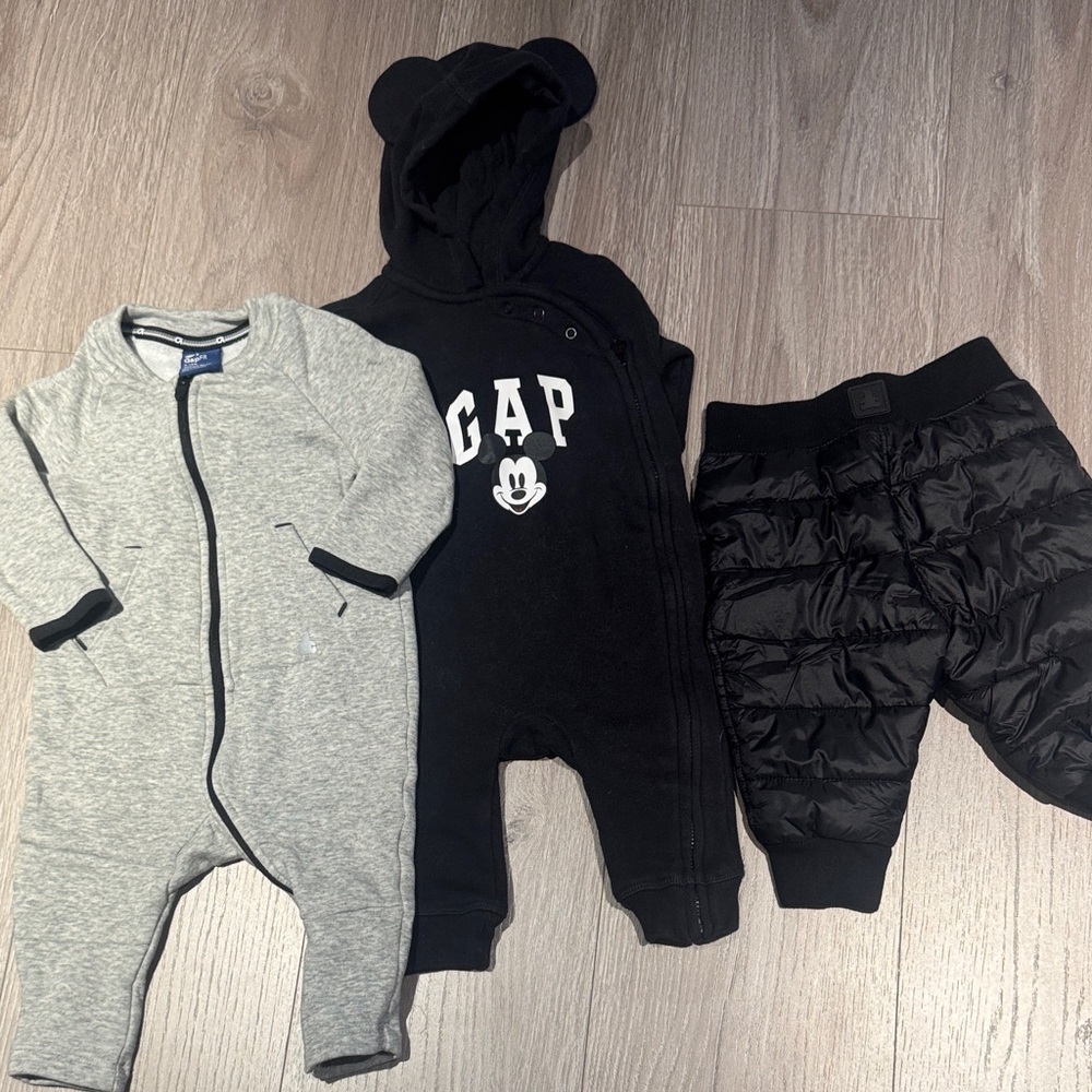 GAP Kids Millie Black and Gray One Piece Footies Set